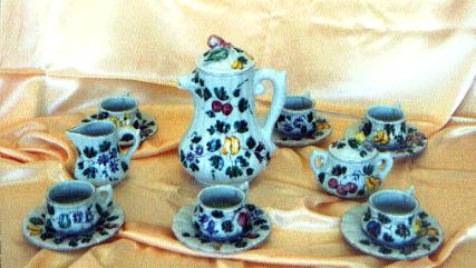 Albisola ceramics Art - Coffee service in majolica for six light blue
painted with stylized flowers and fruits 